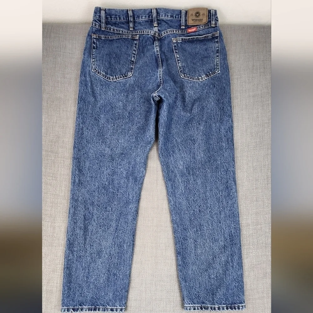 Wrangler Straight Leg Medium Wash Denim Jeans. 100% Cotton Size 38 × 30.